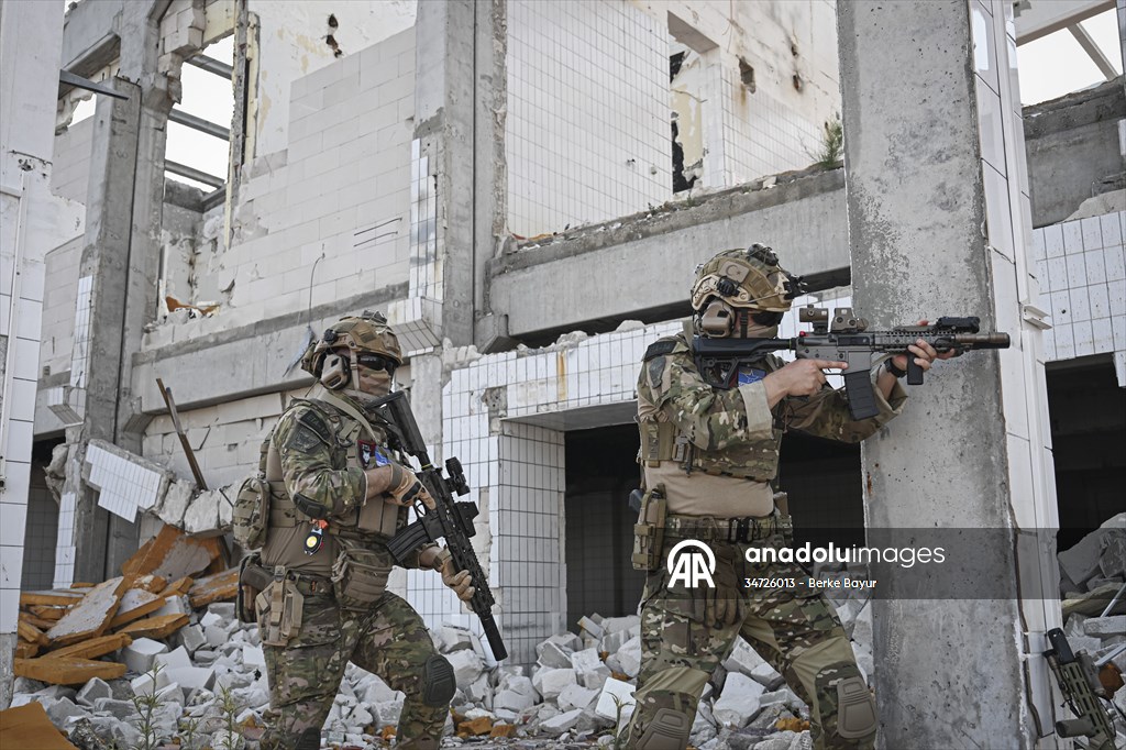 Airsoft tutkunları İzmir'de buluştu