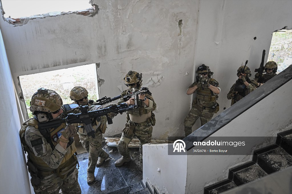 Airsoft tutkunları İzmir'de buluştu