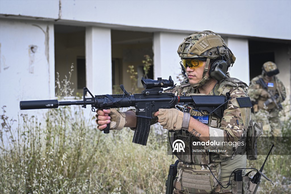 Airsoft tutkunları İzmir'de buluştu