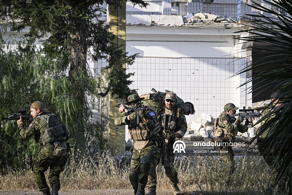 Airsoft tutkunları İzmir'de buluştu