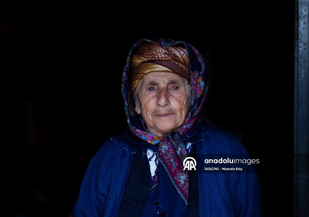 Kofi, a traditional head scarf dating back thousands of years