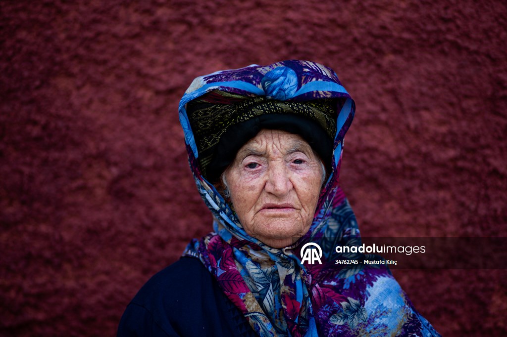 Kofi, a traditional head scarf dating back thousands of years