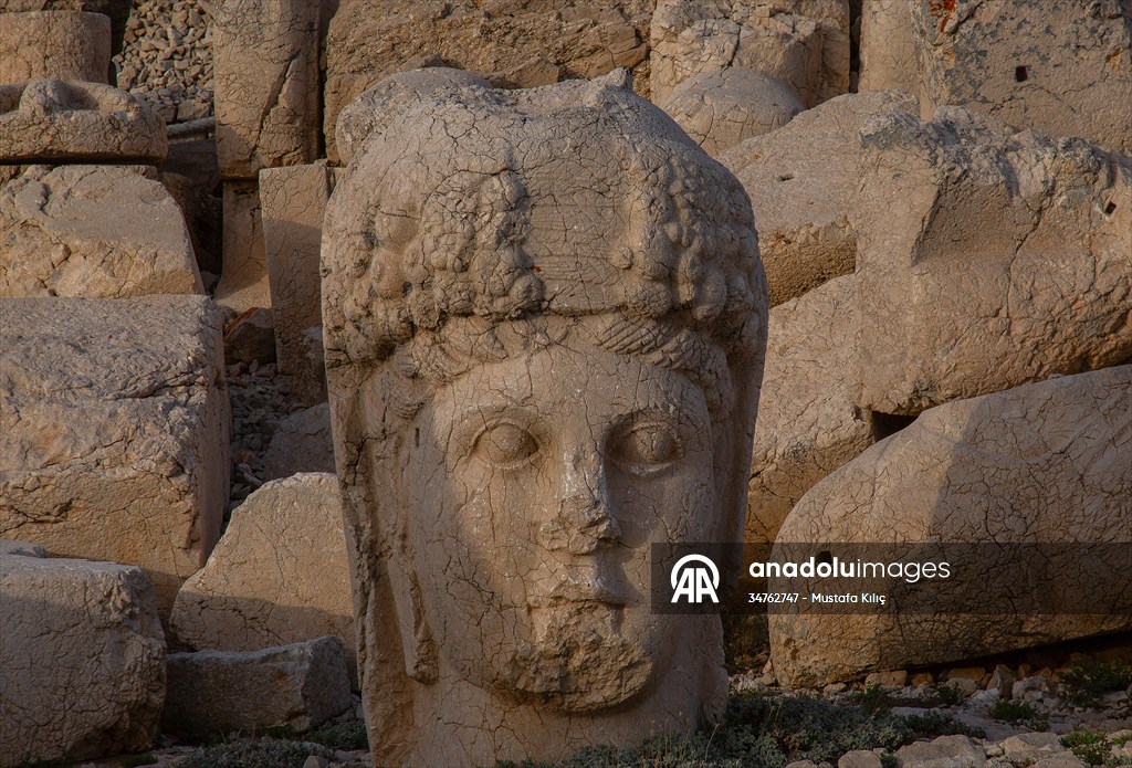 Kofi, a traditional head scarf dating back thousands of years