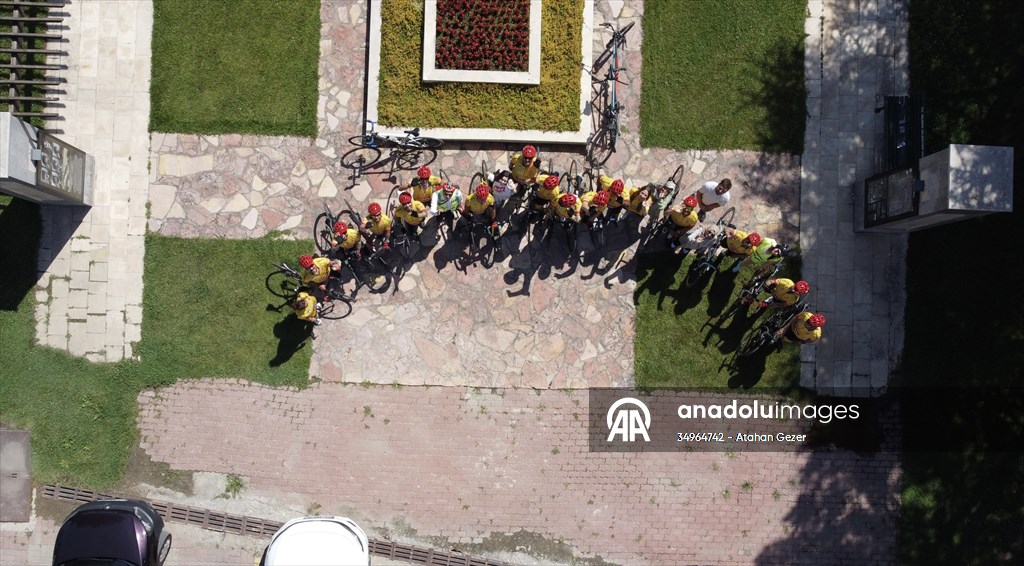 Çölyak farkındalığı için Kocaeli'den Ankara'ya pedal çeviren bisikletliler Bilecik'e ulaştı