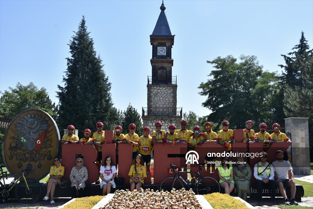 Çölyak farkındalığı için Kocaeli'den Ankara'ya pedal çeviren bisikletliler Bilecik'e ulaştı