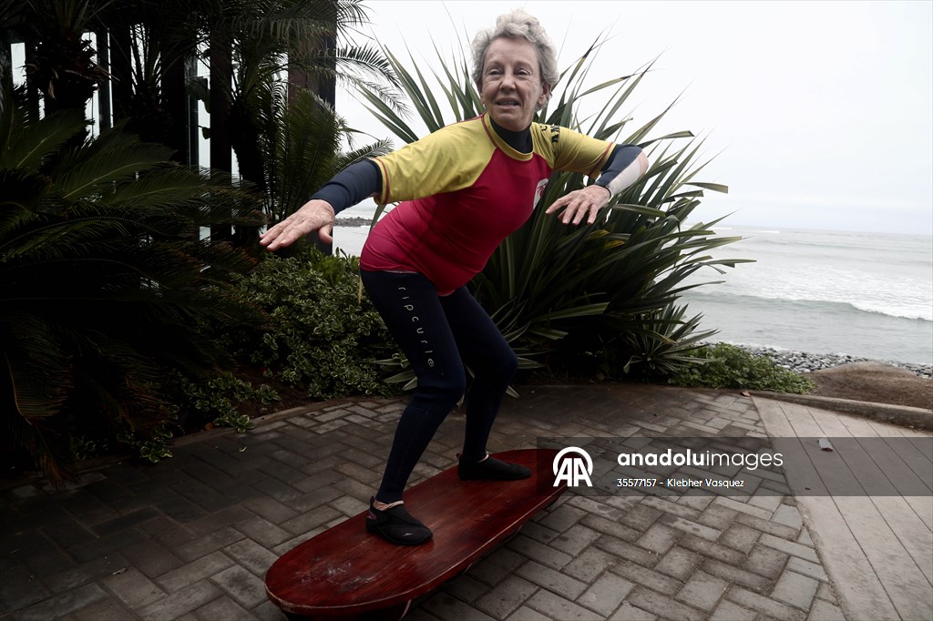 Nora Loredo: Fulfilling dreams at 67 years old on the waves of the coast of Lima, Peru