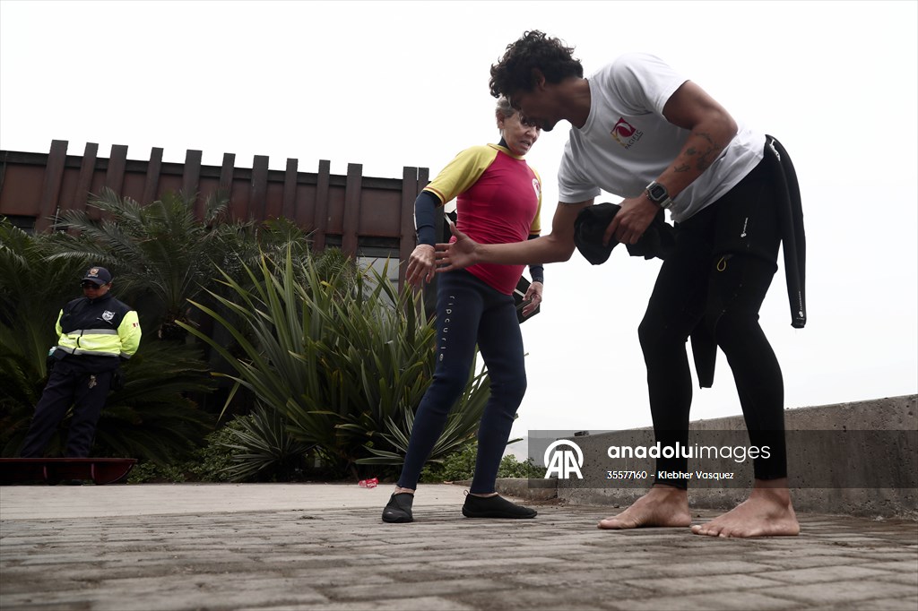Nora Loredo: Fulfilling dreams at 67 years old on the waves of the coast of Lima, Peru