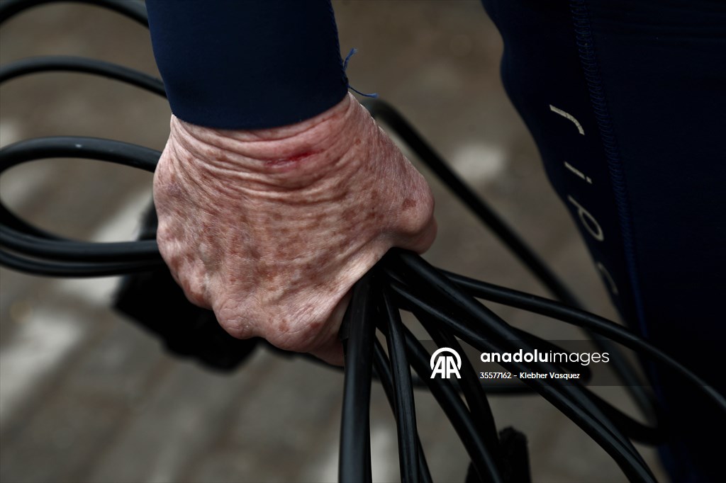 Nora Loredo: Fulfilling dreams at 67 years old on the waves of the coast of Lima, Peru