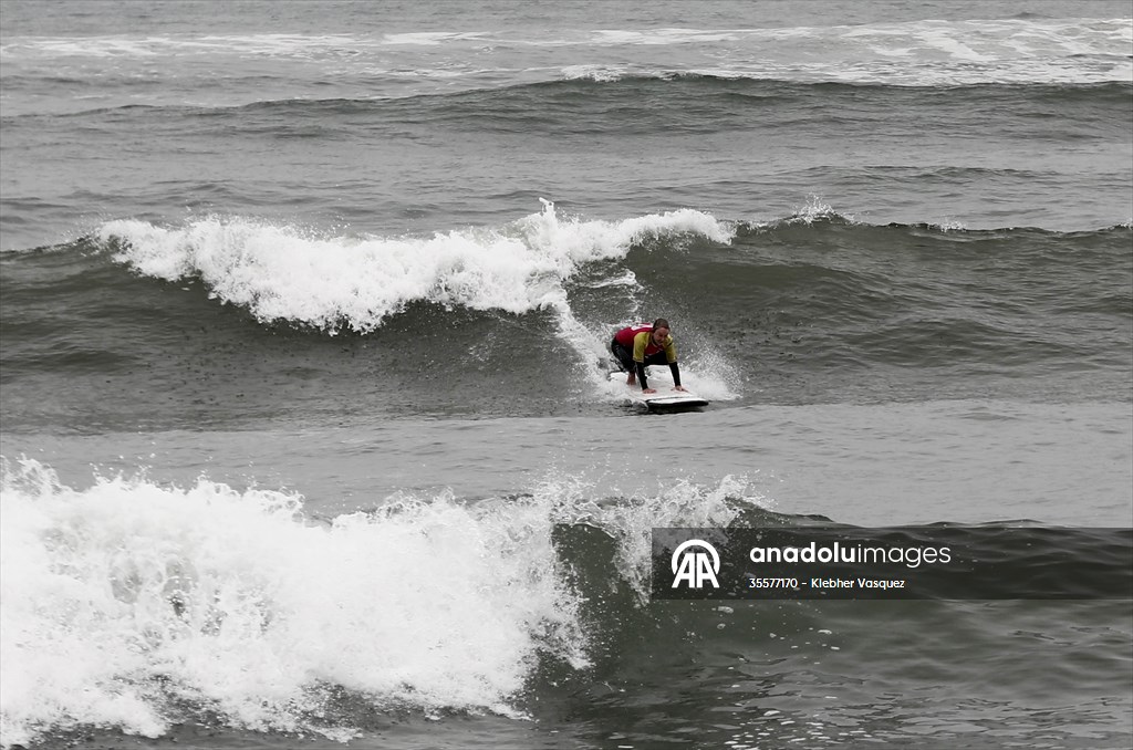 Nora Loredo: Fulfilling dreams at 67 years old on the waves of the coast of Lima, Peru