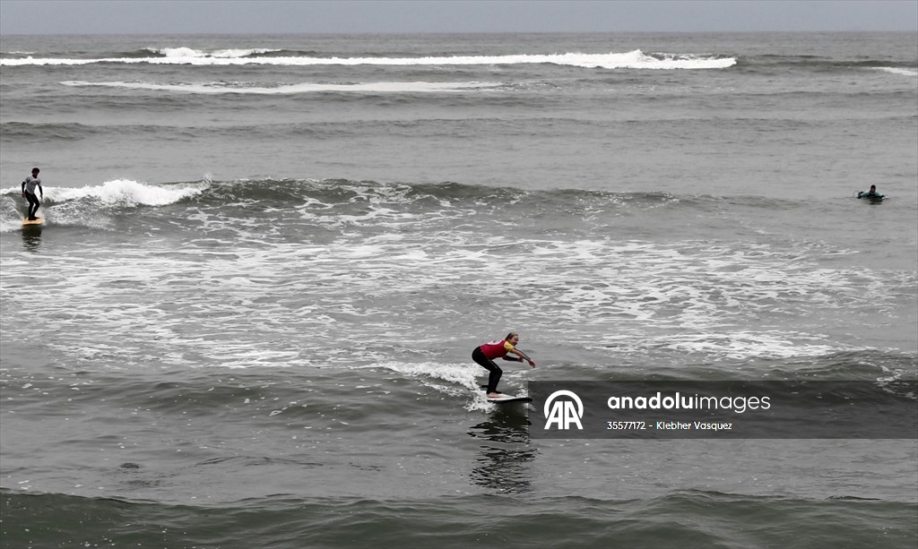 Nora Loredo: Fulfilling dreams at 67 years old on the waves of the coast of Lima, Peru