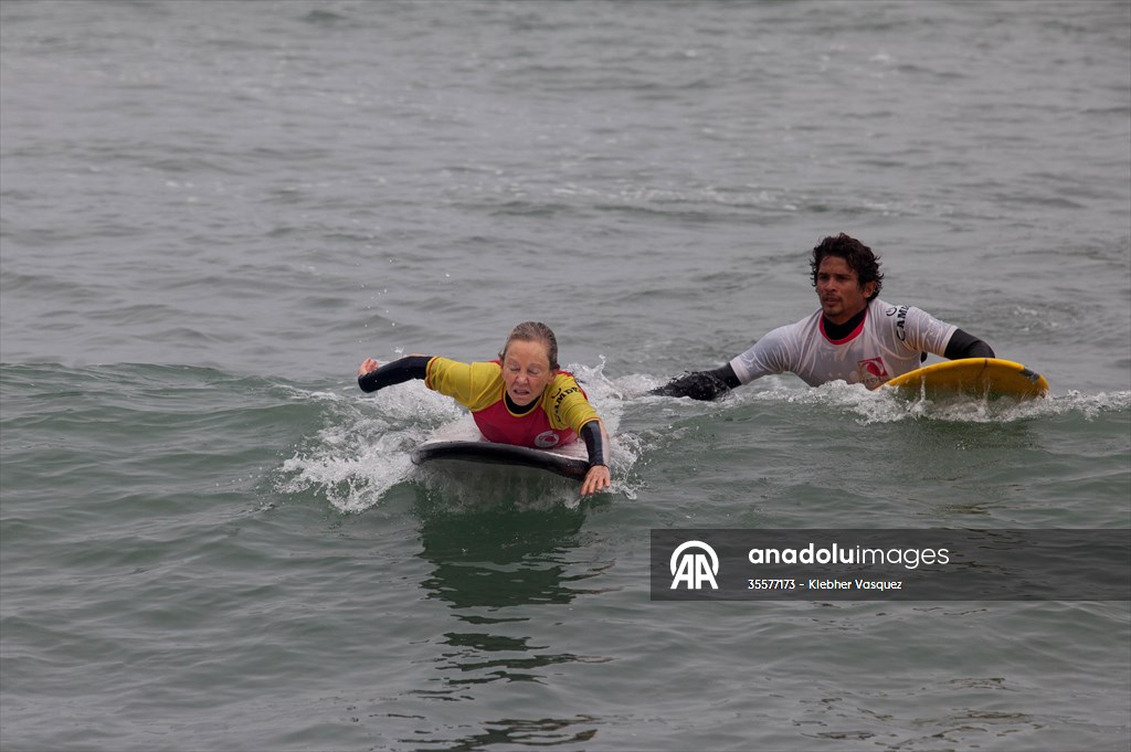Nora Loredo: Fulfilling dreams at 67 years old on the waves of the coast of Lima, Peru