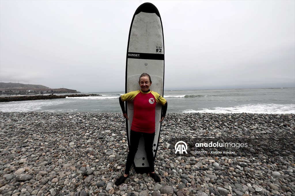 Nora Loredo: Fulfilling dreams at 67 years old on the waves of the coast of Lima, Peru
