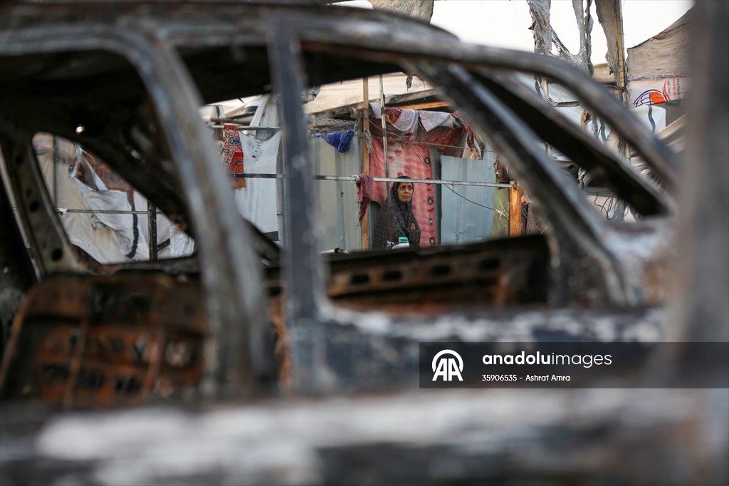 İsrail, Gazze'de hastane yerleşkesindeki yerinden edilmiş Filistinlilerin çadırlarını bombaladı