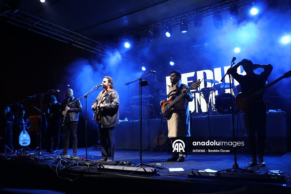 Kilis'te rock grubu Dedublüman konser verdi