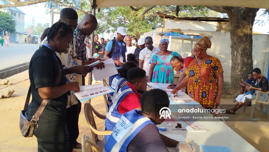 Gana'da halk sandık başında