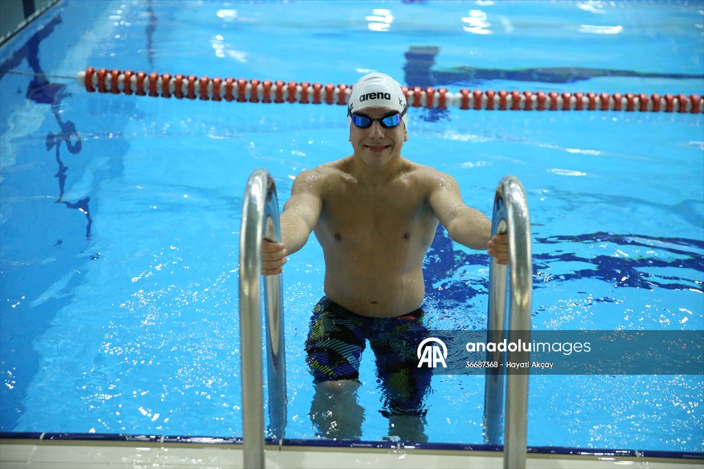 Ayrık omurga hastalığıyla mücadele eden Yusuf Efe, milli forma hedefiyle kulaç atıyor