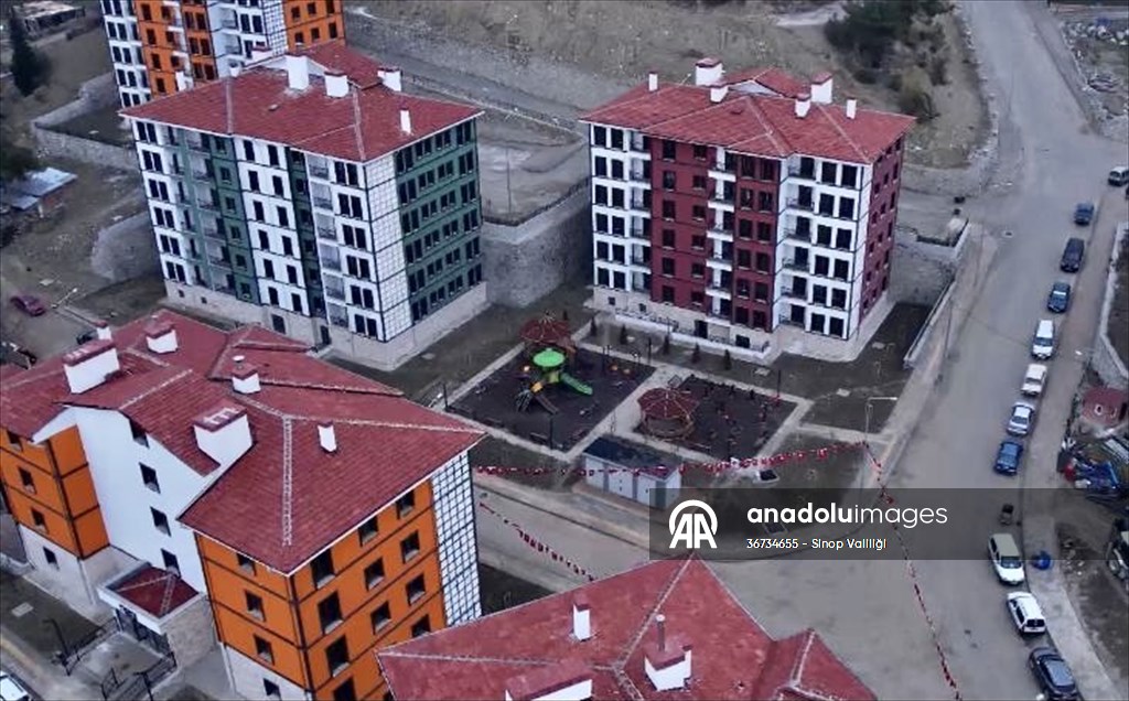 Sinop'ta yapımı tamamlanan TOKİ konutlarının hak sahiplerine teslimine başlandı