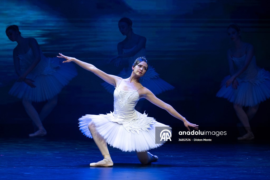 “Swan Lake” by the Imperial Russian Ballet Company in Ankara