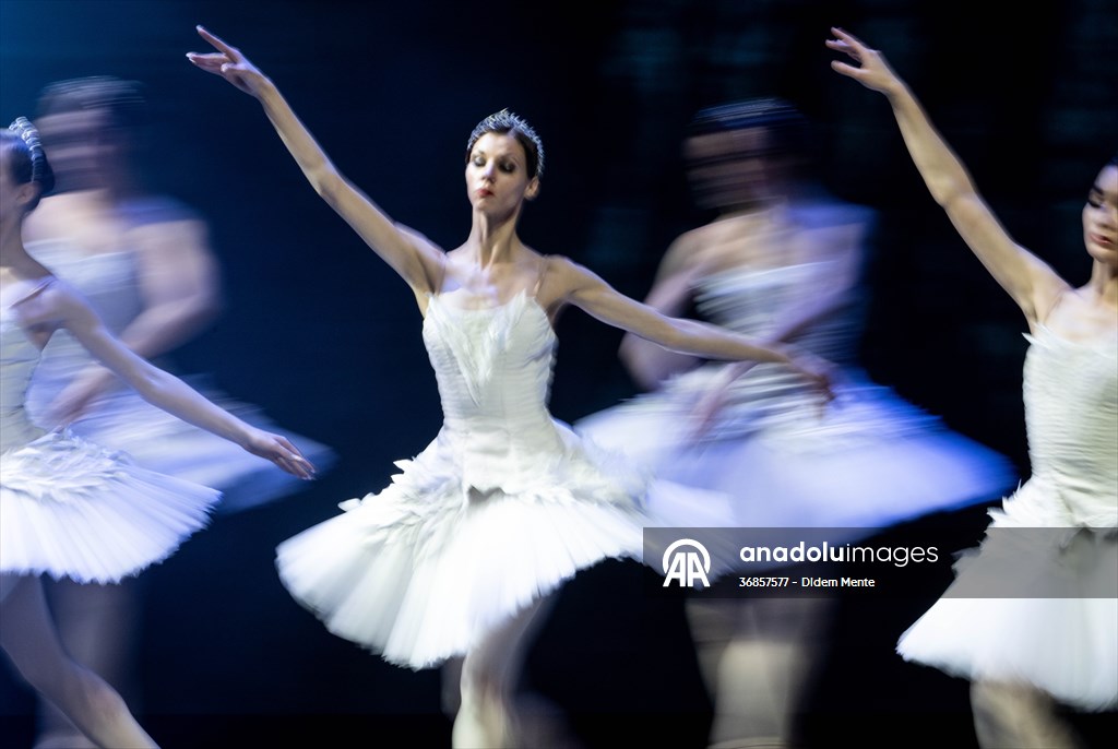“Swan Lake” by the Imperial Russian Ballet Company in Ankara
