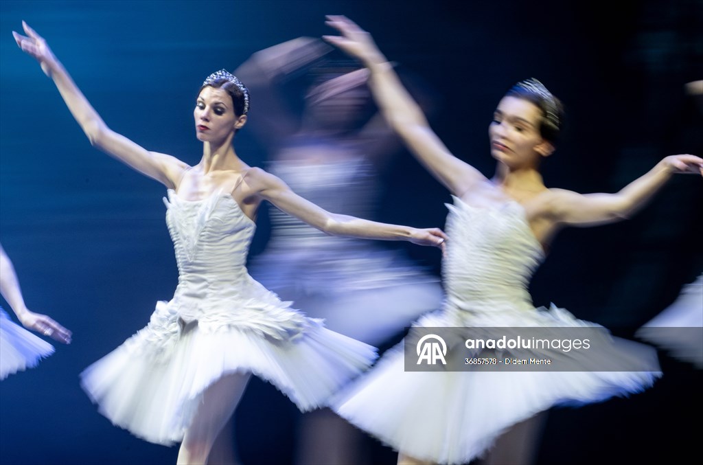 “Swan Lake” by the Imperial Russian Ballet Company in Ankara