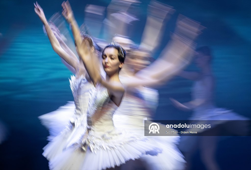 “Swan Lake” by the Imperial Russian Ballet Company in Ankara