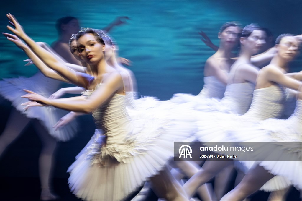 “Swan Lake” by the Imperial Russian Ballet Company in Ankara