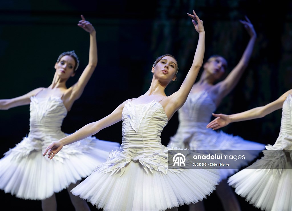 “Swan Lake” by the Imperial Russian Ballet Company in Ankara