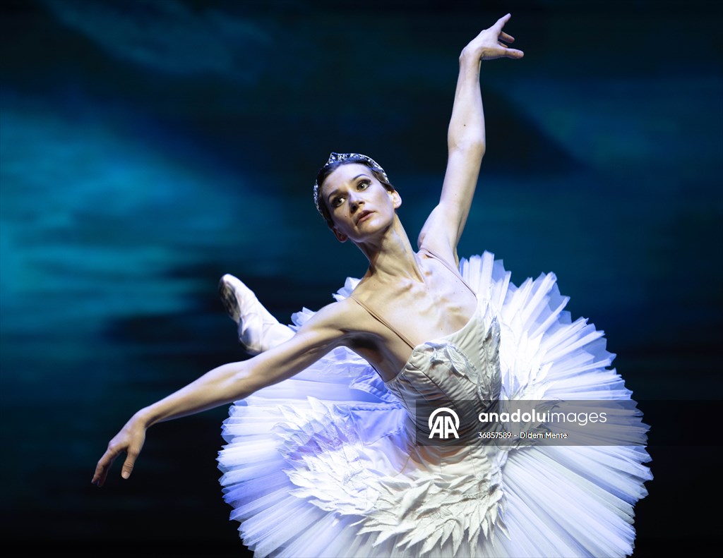 “Swan Lake” by the Imperial Russian Ballet Company in Ankara