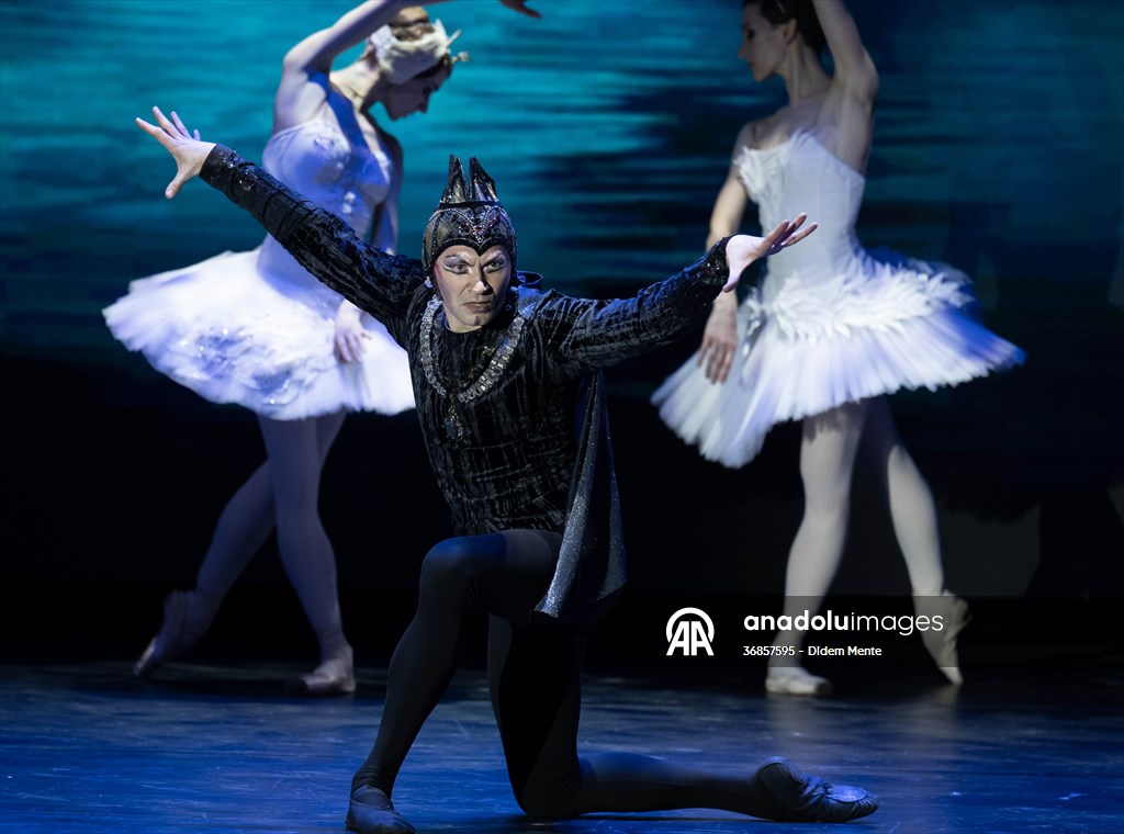 “Swan Lake” by the Imperial Russian Ballet Company in Ankara