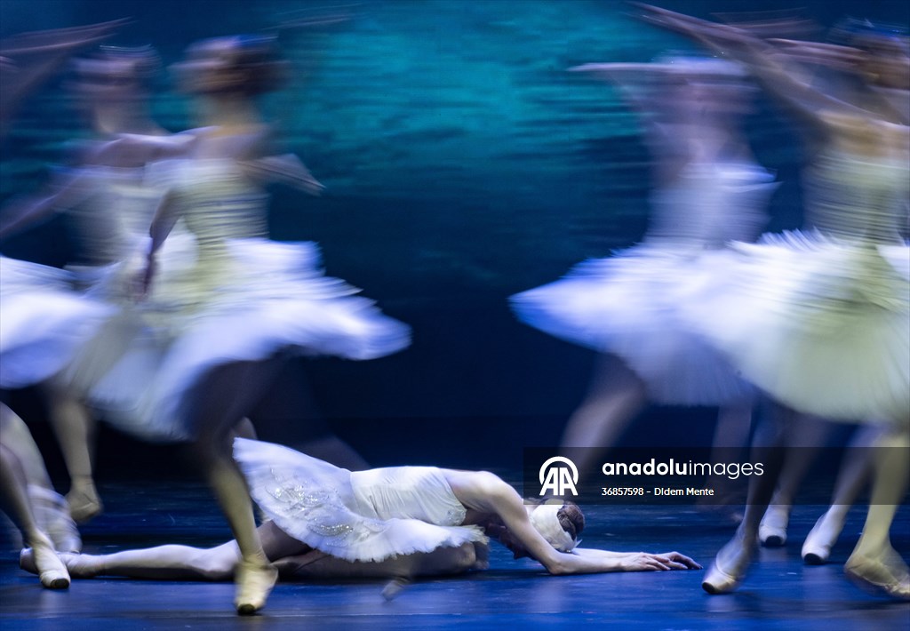 “Swan Lake” by the Imperial Russian Ballet Company in Ankara