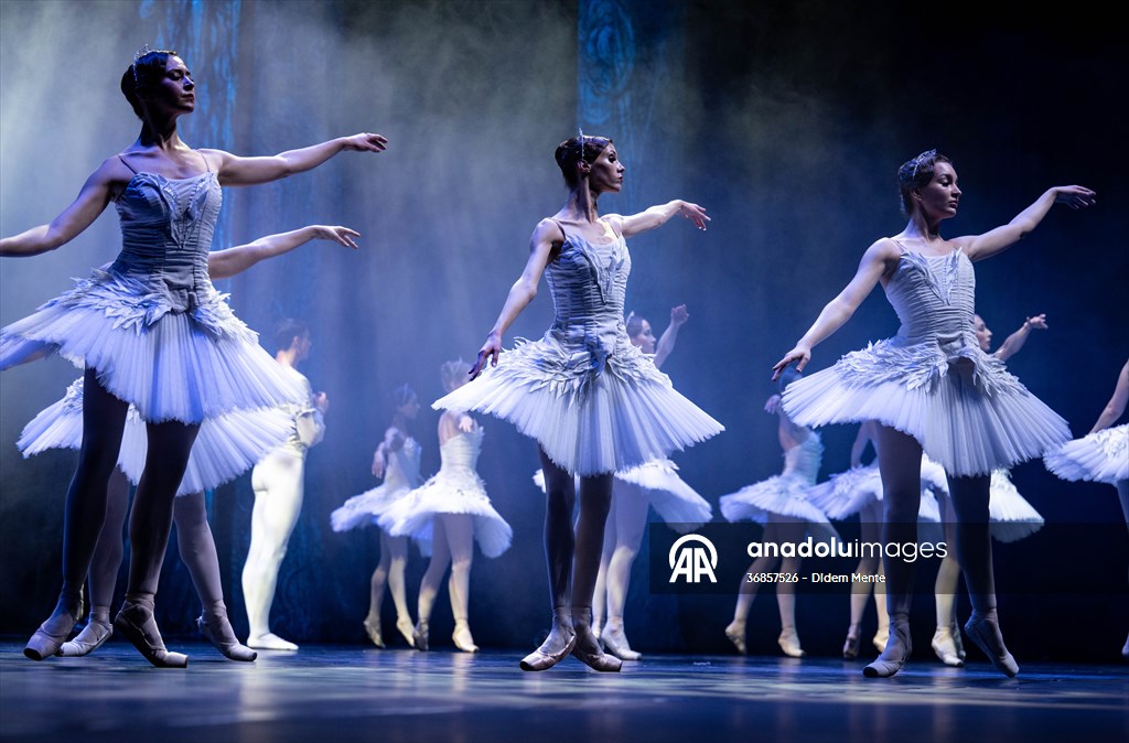 “Swan Lake” by the Imperial Russian Ballet Company in Ankara