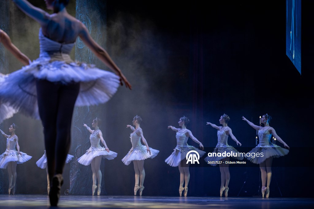 “Swan Lake” by the Imperial Russian Ballet Company in Ankara