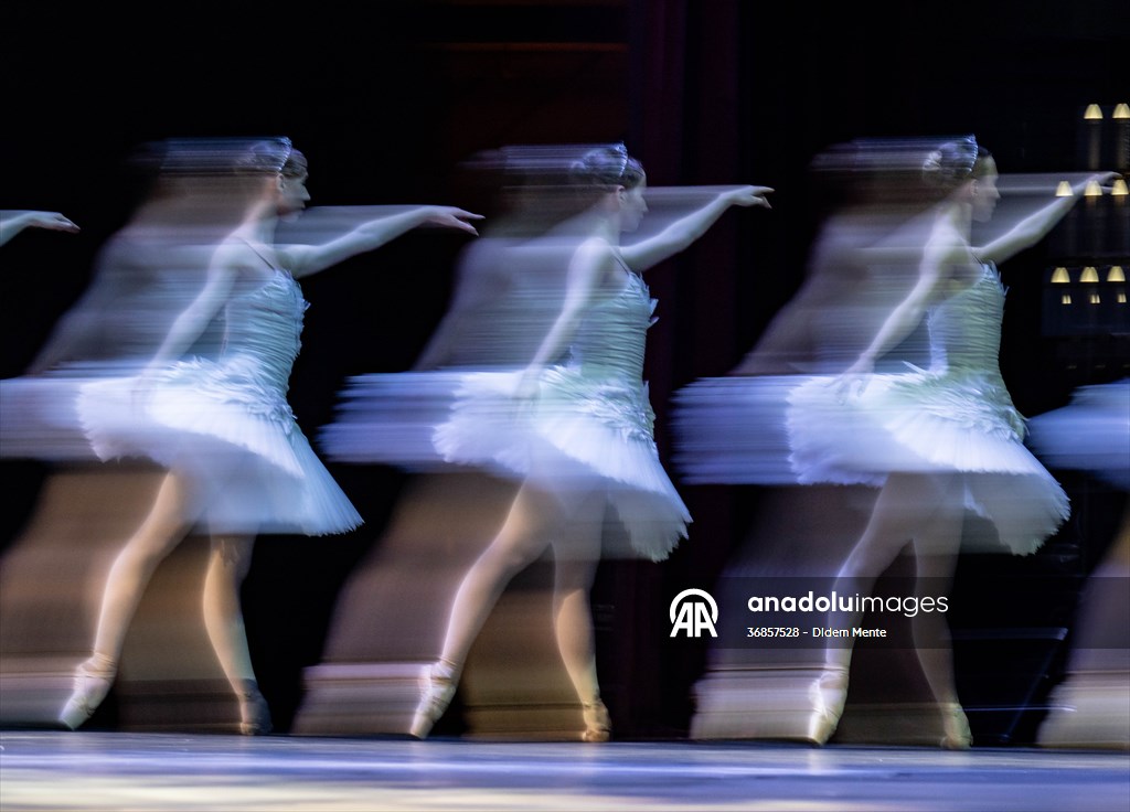 “Swan Lake” by the Imperial Russian Ballet Company in Ankara