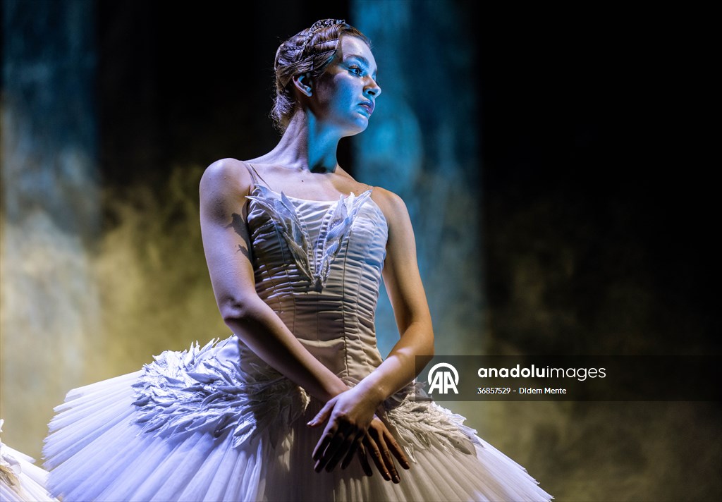 “Swan Lake” by the Imperial Russian Ballet Company in Ankara