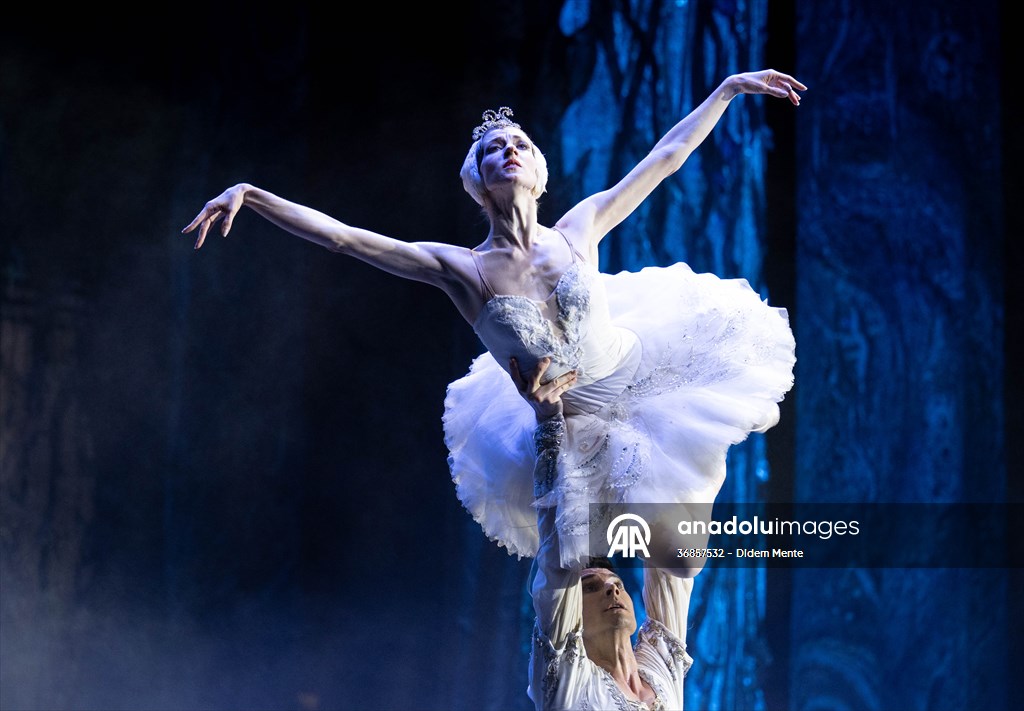 “Swan Lake” by the Imperial Russian Ballet Company in Ankara