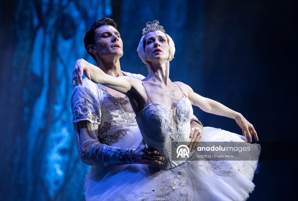 “Swan Lake” by the Imperial Russian Ballet Company in Ankara