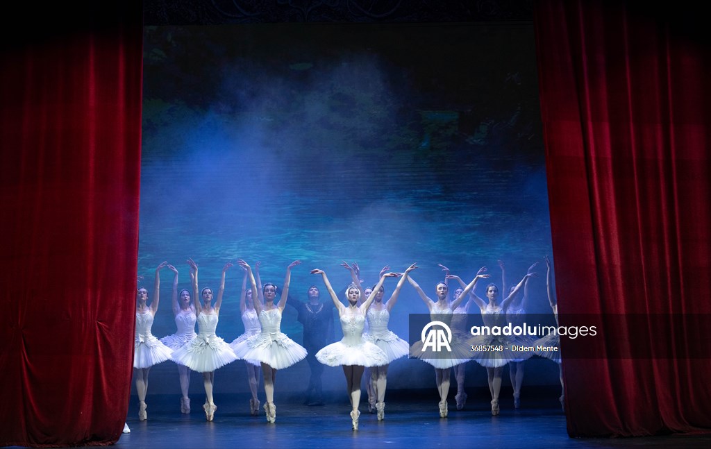“Swan Lake” by the Imperial Russian Ballet Company in Ankara