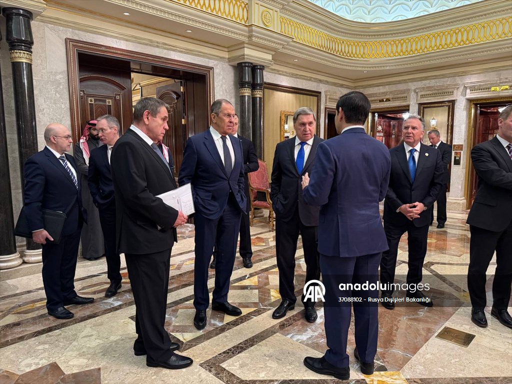 ABD ve Rus heyetleri ikili ilişkiler ve Ukrayna konularını görüşmek üzere Riyad'da toplandı