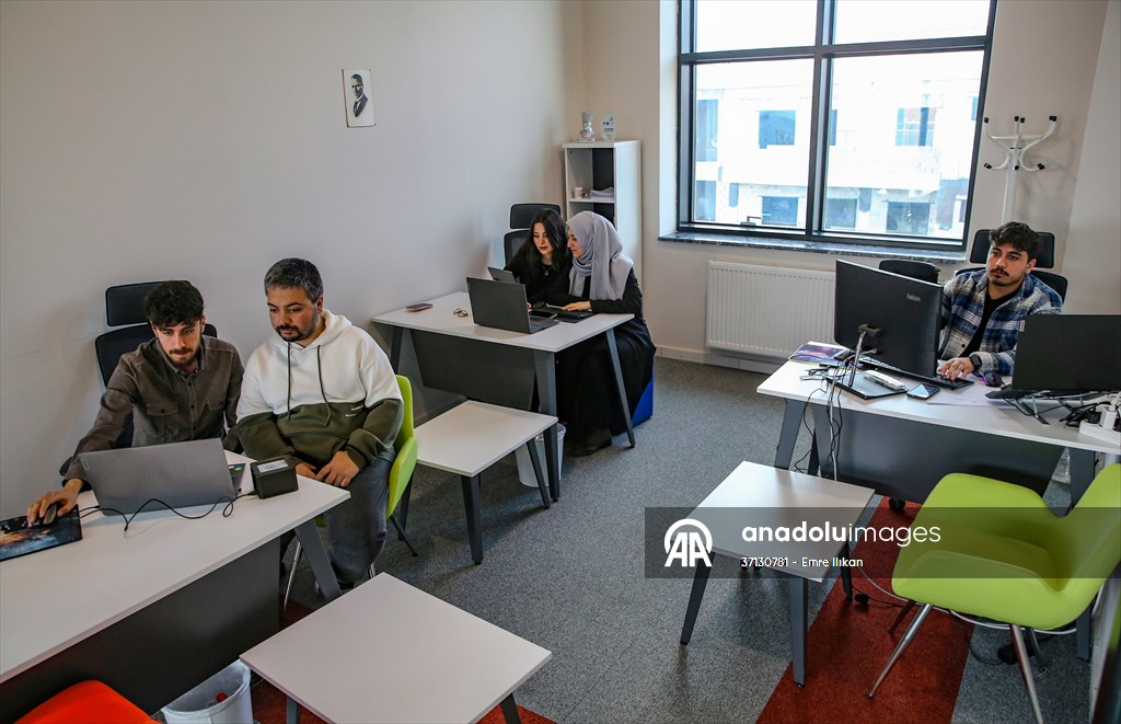 'Yapay zeka' için nitelikli insan kaynağı ihtiyacı Van YYÜ'de açılacak programlarla karşılanacak