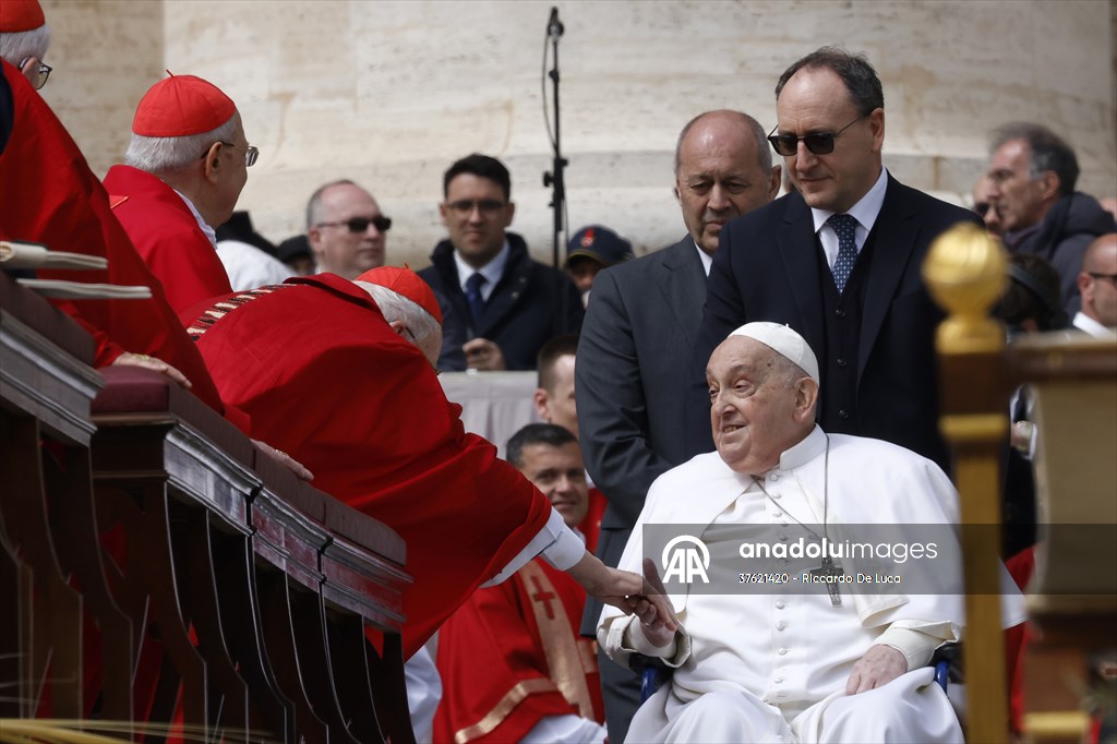 Papa Franjo se na Cvjetnicu neočekivano pojavio na Trgu sv. Petra