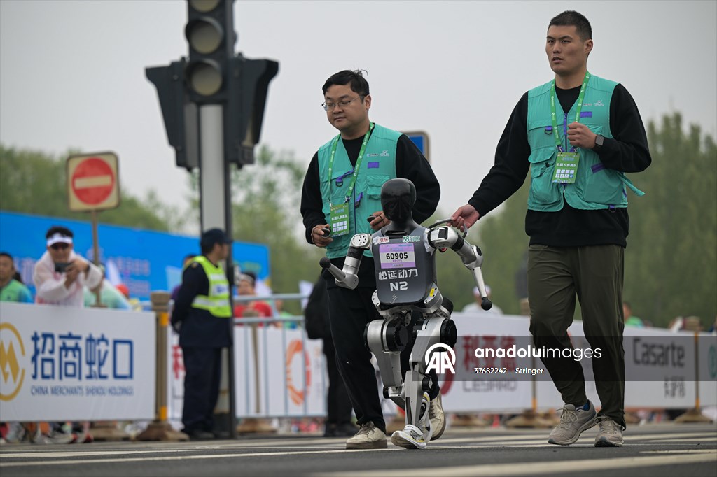 World's first humanoid robot half-marathon in Beijing