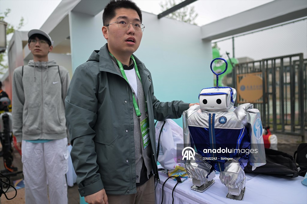 World's first humanoid robot half-marathon in Beijing