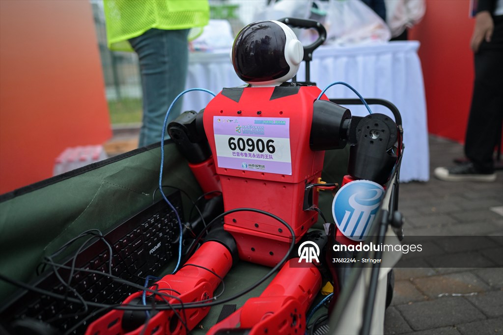 World's first humanoid robot half-marathon in Beijing