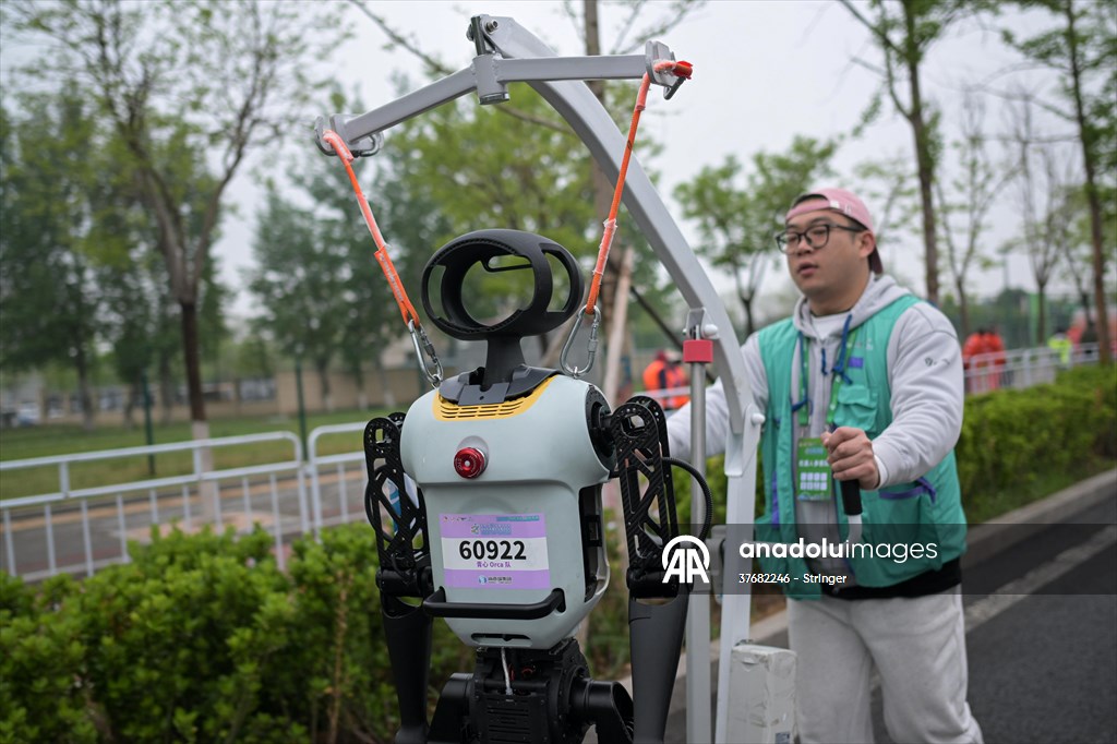 World's first humanoid robot half-marathon in Beijing