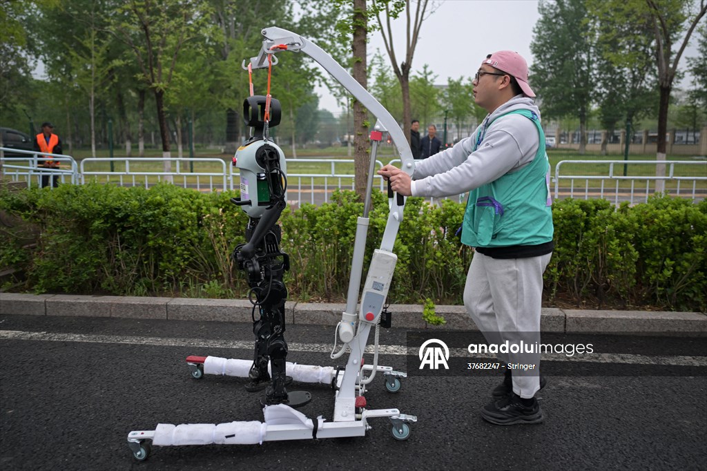 World's first humanoid robot half-marathon in Beijing
