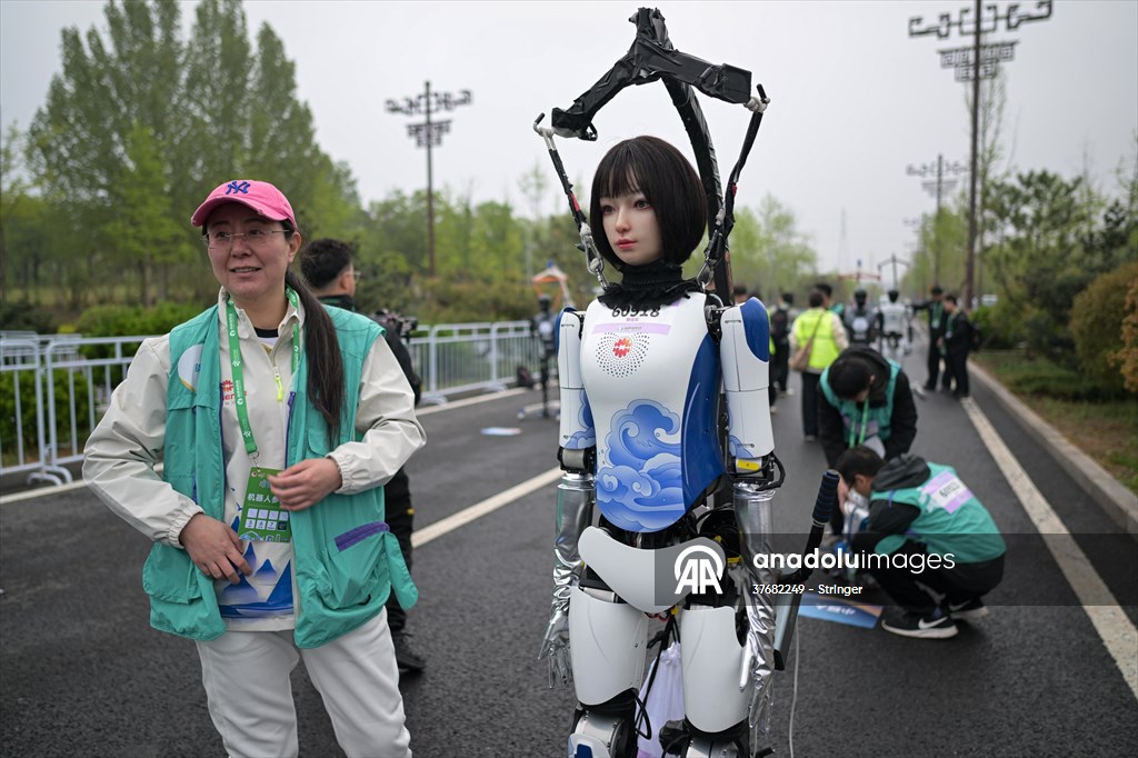 World's first humanoid robot half-marathon in Beijing