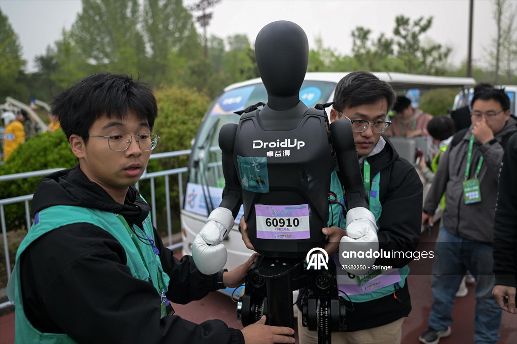 World's first humanoid robot half-marathon in Beijing