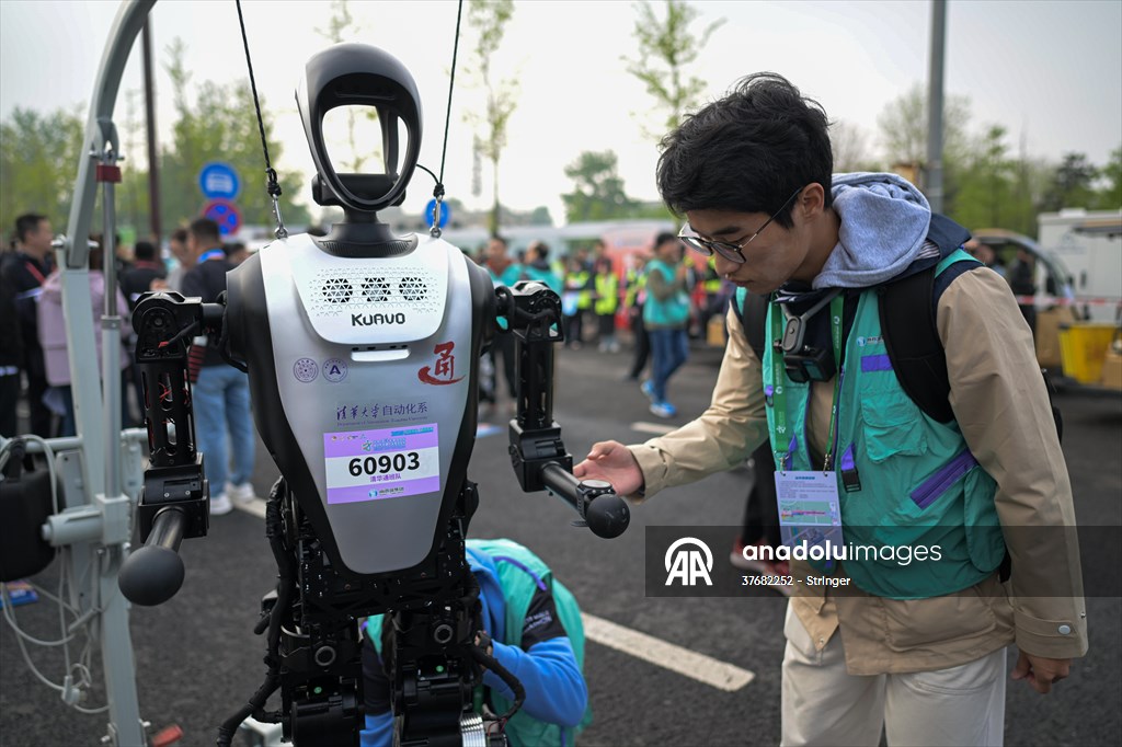 World's first humanoid robot half-marathon in Beijing