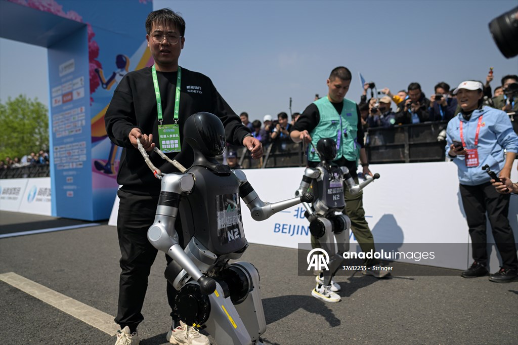 World's first humanoid robot half-marathon in Beijing