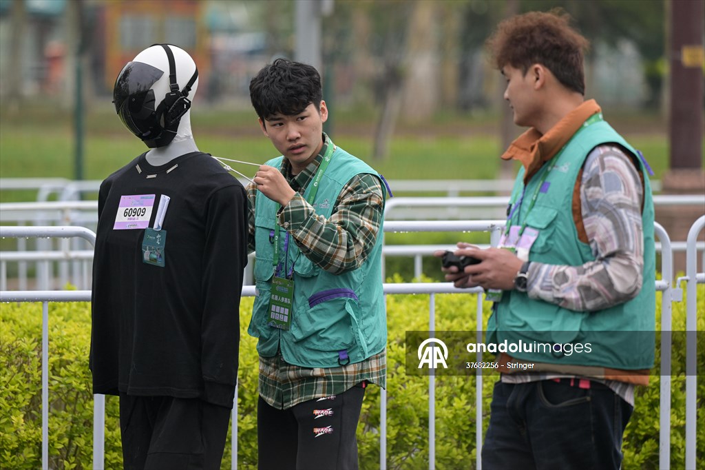 World's first humanoid robot half-marathon in Beijing